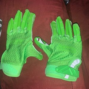 battle money gloves ( NEVER WORN WILL NEGOTIATE )wrong size purchased😂😂😂